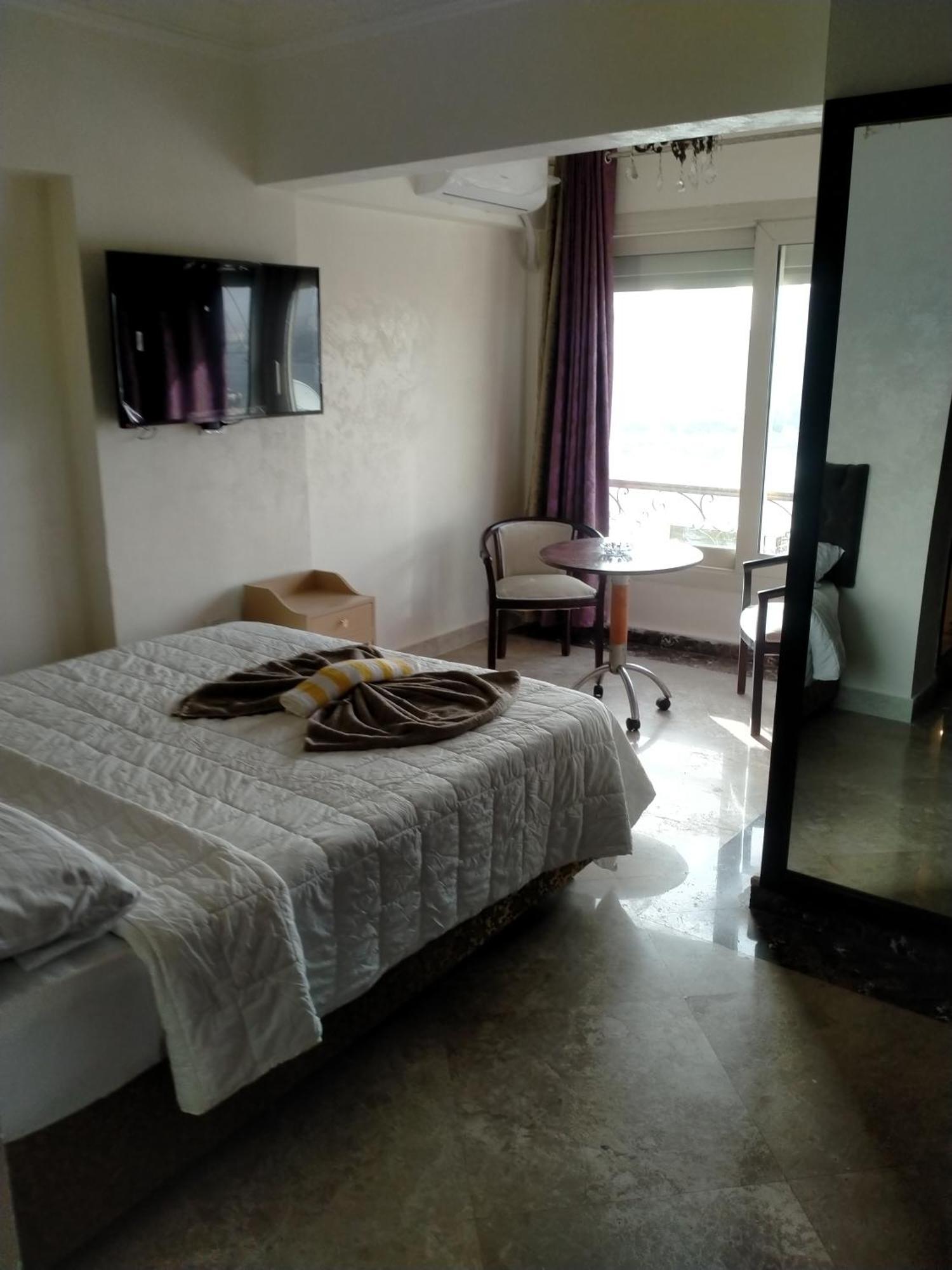 Jasmine Nile Sky Hotel Kairó Kültér fotó